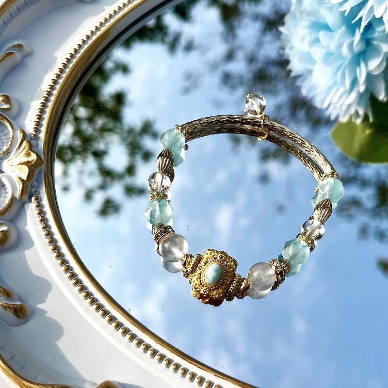 Ariel's crown/crystal to protect love and help performance/ Stone, moonstone, aquamarine, - สร้อยข้อมือ - คริสตัล สีน้ำเงิน