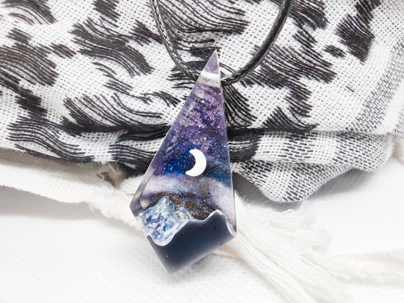 輝くムーンペンダント - ネックレス - レジン 多色