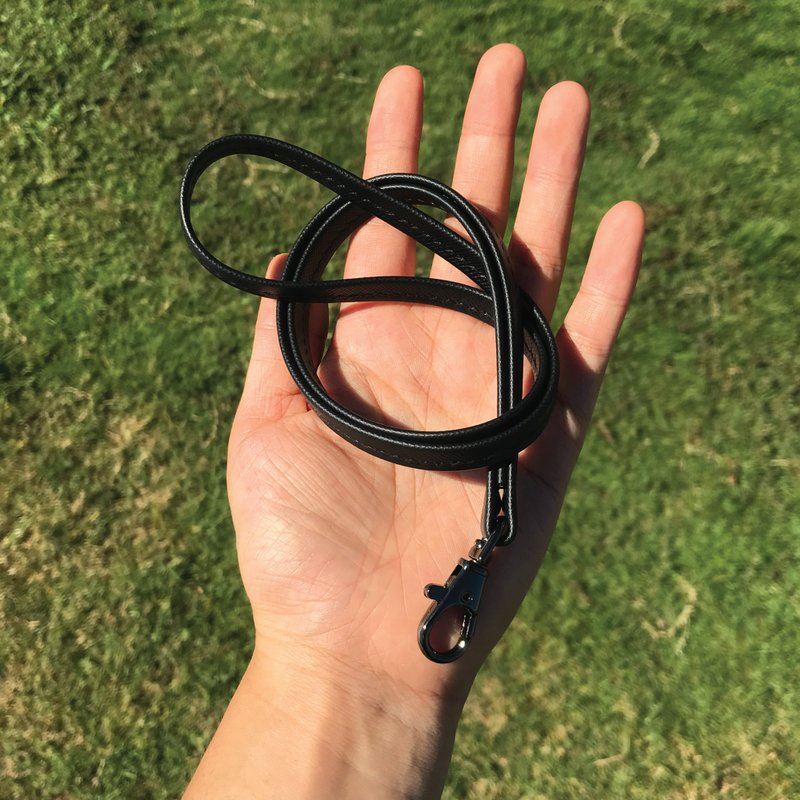 【掛頸帶】黑色十字紋牛皮/掛鉤吊繩/真皮手縫頸繩/手機背帶 - 手機掛繩/背帶 - 真皮 黑色