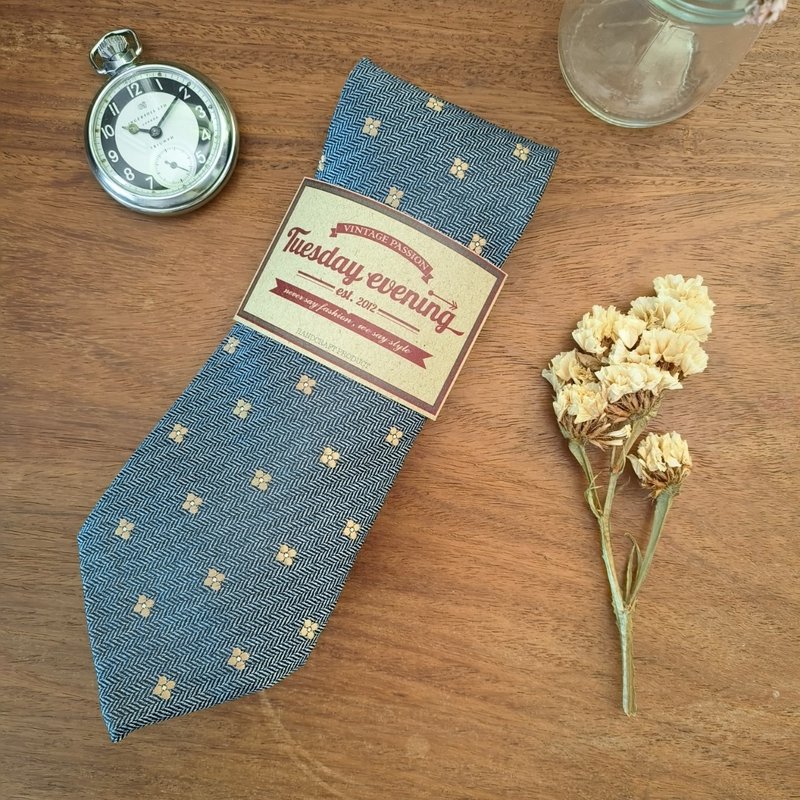 Necktie Sky Grey Blue with Cream Flower Dot | 8cm - Ties & Tie Clips - Polyester Gray