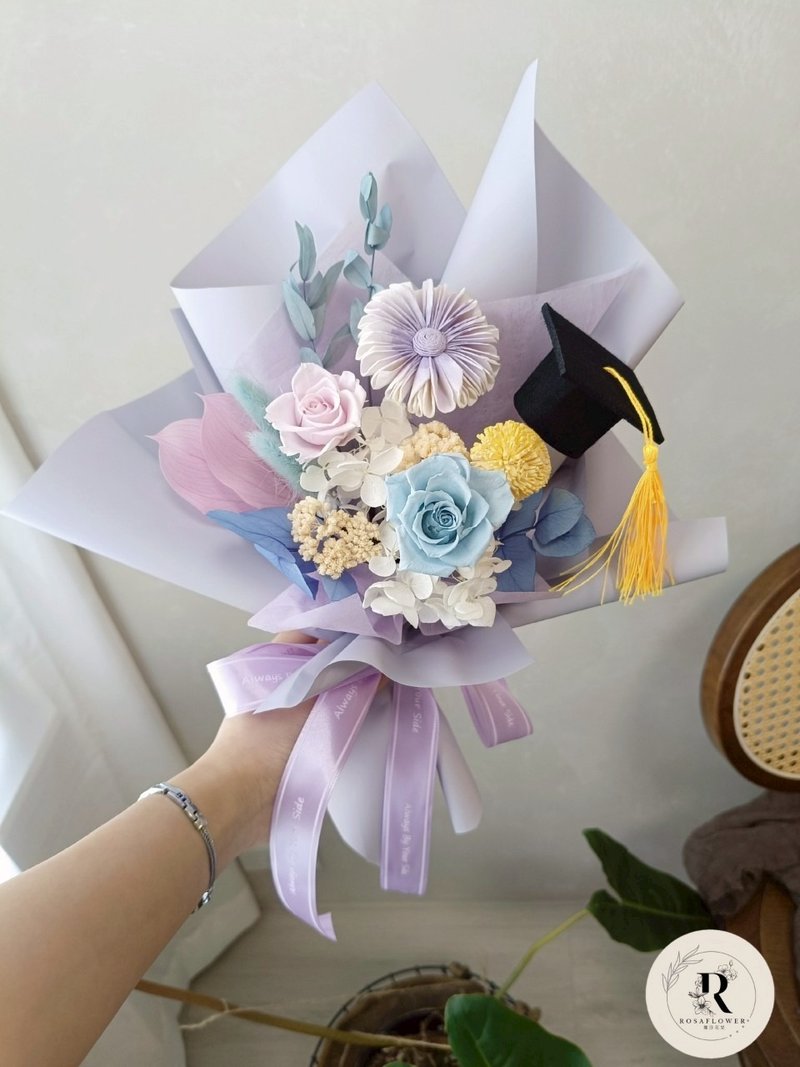 蘿莎花兒 漸層柔紫非洲菊索拉搭配日本永生玫瑰花 畢業花束 - 乾燥花/永生花 - 植物．花 