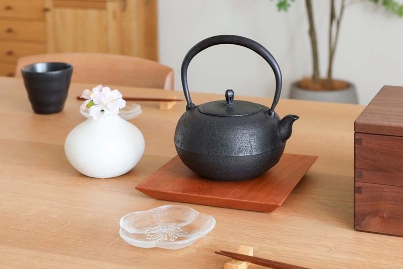 Kunzan Kobo Nambu Iron Teapot Small Round Shape - ถ้วย - โลหะ สีดำ