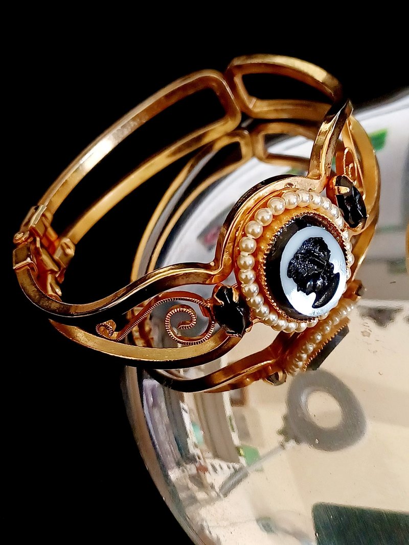 vintage jewelry 古董 Cameo 仕女雕花手環 - 手鍊/手環 - 其他金屬 