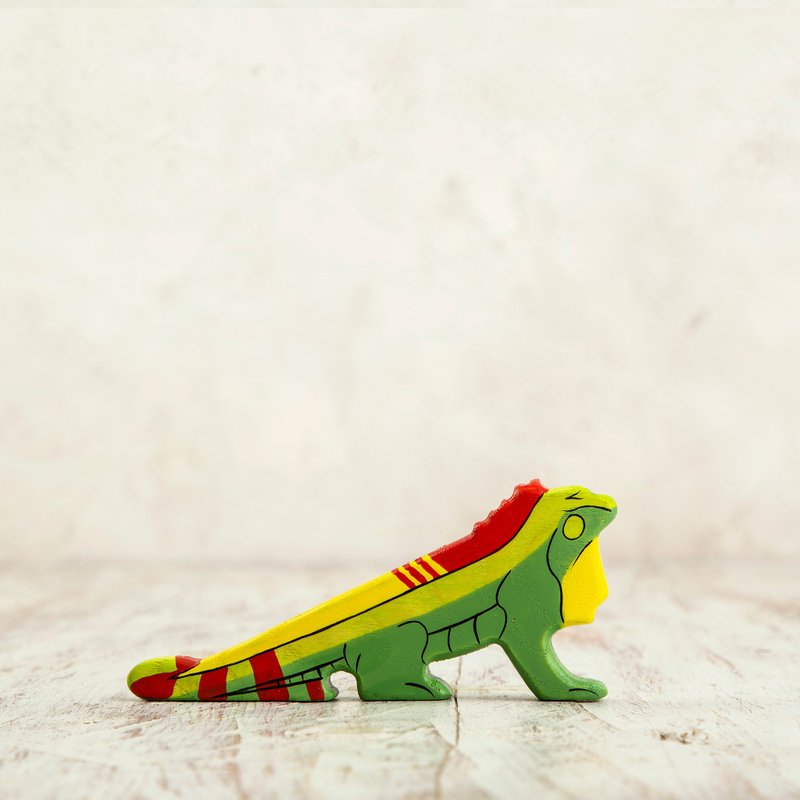 Wooden Iguana toy Rainforest animals Reptile figure Amazon animals - ของเล่นเด็ก - วัสดุอีโค สีเขียว