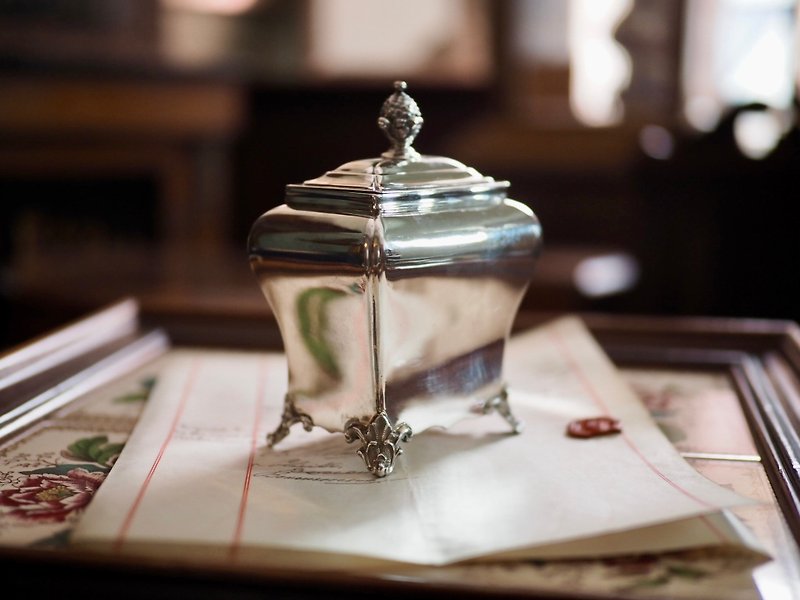 British sterling silver tea caddy - ของวางตกแต่ง - เงินแท้ สีเงิน
