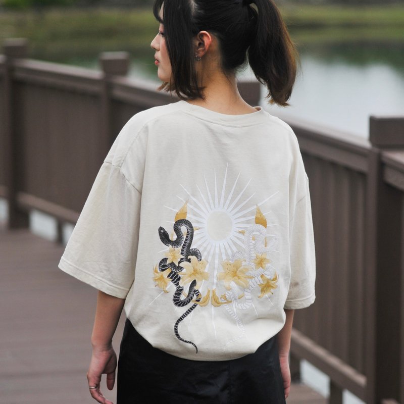 Snake-Y01 Sol Serpent 薄款 Oversized  落肩T恤 - 女上衣/長袖上衣 - 棉．麻 金色