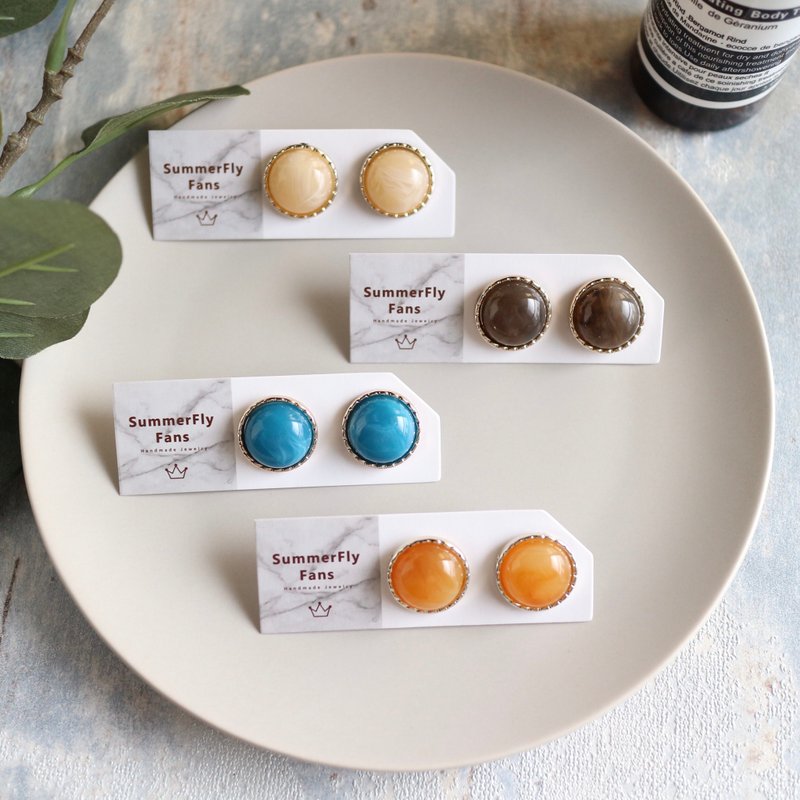 【季節限定セール】レトロ ノスタルジック くすみヴィンテージ ピアスブルーブラウンカーキミルキー ホワイト - ピアス・イヤリング - レジン 多色