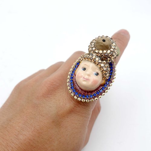 TIMBEE LO shop 立體小狗頭男孩娃娃頭戒指 綴施華洛水晶珠寶感裝飾華麗全手工製