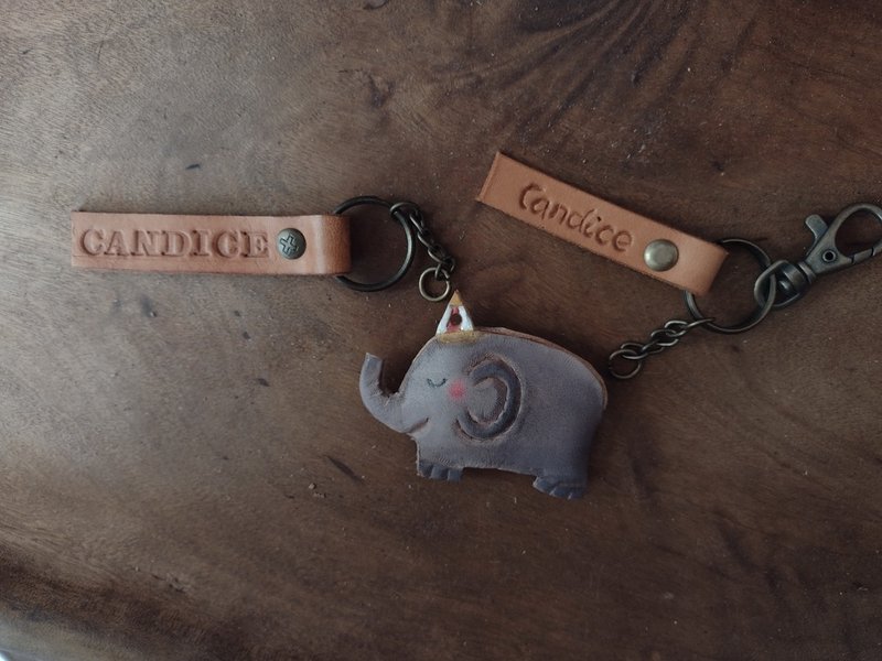 Circus happy elephant pure leather key ring-can be engraved - ที่ห้อยกุญแจ - หนังแท้ สีเทา