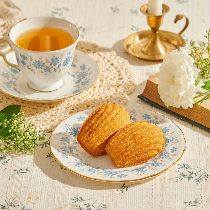 【Honey Black Tea】Madeleine Gift Box 8pcs - เค้กและของหวาน - อาหารสด สีกากี