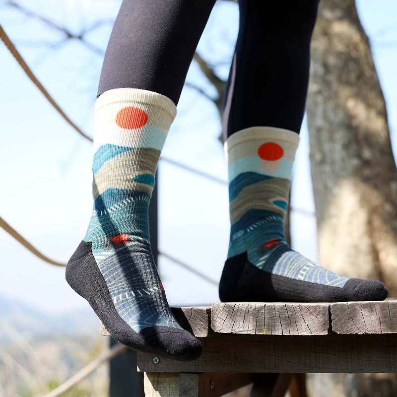 【Xiaochuangソックス】Baiyueの美しさ-JiamingLake/ Taiwan Baiyue Mountain Series Mountaineering Socks Sports Socks - ソックス - サステナブル素材 シルバー