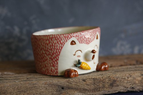 Nemo Hug Craft Studio little hedgehog teacup holding carrots