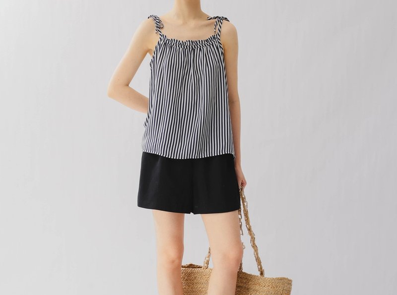 French Vintage Inspired Navy and White Striped Halter Top: Effortless Resort Chic - เสื้อกั๊กผู้หญิง - ผ้าฝ้าย/ผ้าลินิน สีเทา