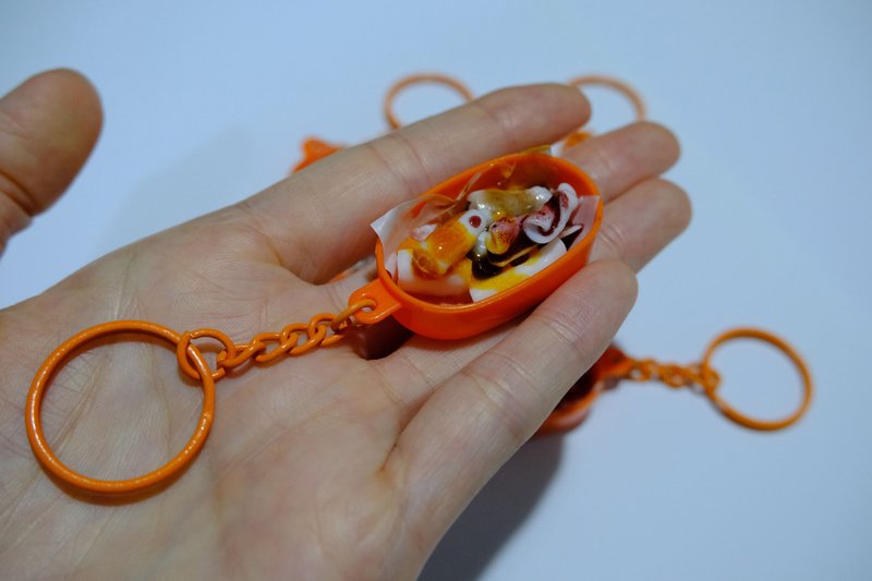 ミニチュアの砕いた腸粉（チョンファン）キーホルダー - キーホルダー・キーケース - その他の素材 多色