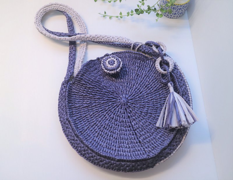 handmade crochet handbag round-shape bag made-to-order - กระเป๋าถือ - กระดาษ สีน้ำเงิน