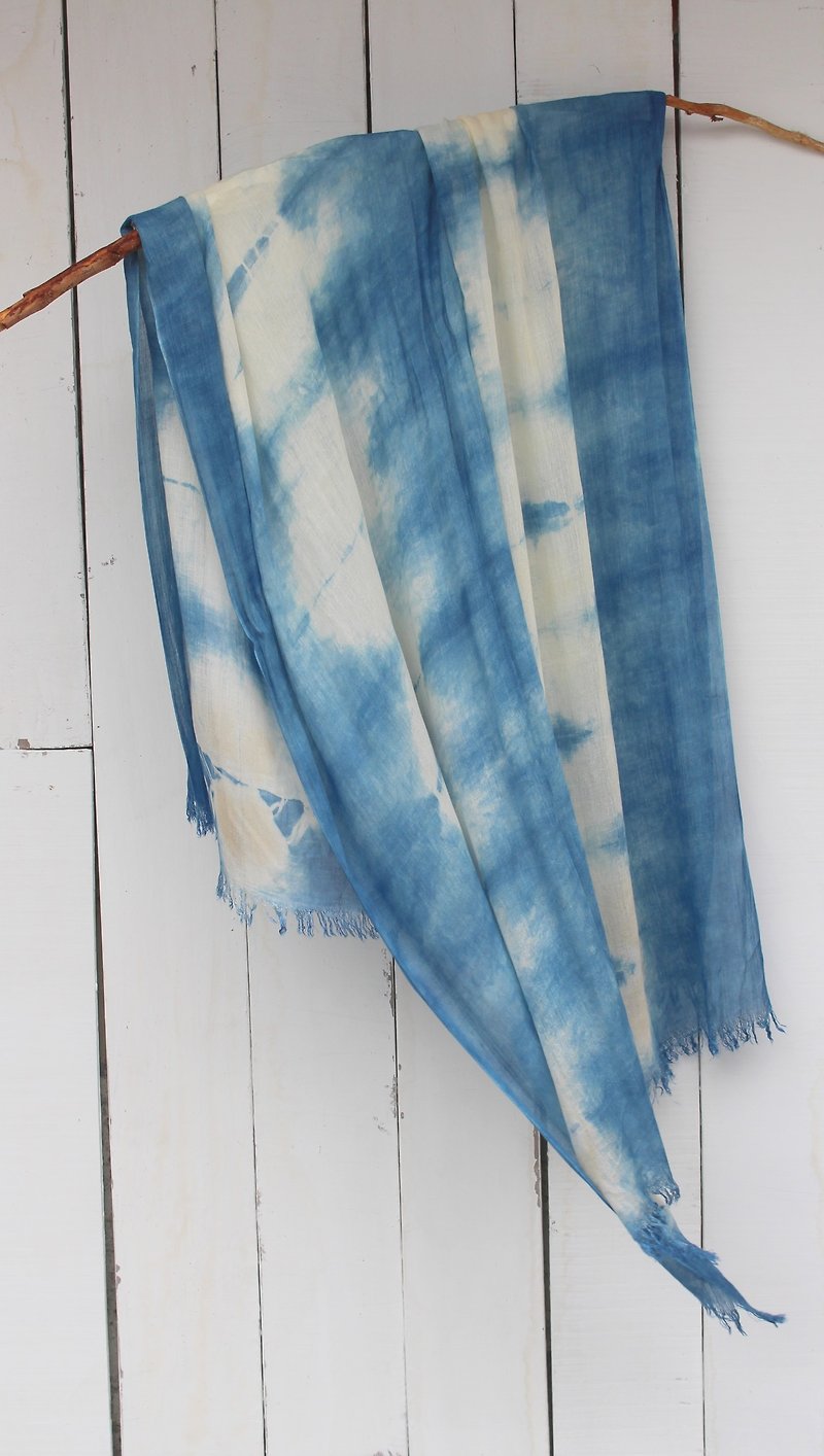 Free to stain isvara blue stained cotton scarf pure series of spring thinking - ผ้าพันคอ - วัสดุอื่นๆ สีน้ำเงิน