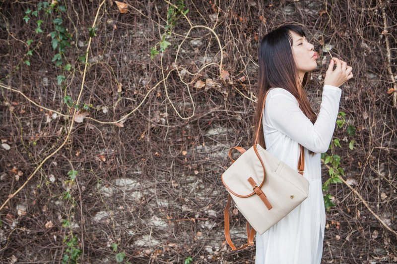 Taiwan Original/CLM Vegan Leather/Nipot Backpack_Scratch Resistant Apricot Camel - กระเป๋าเป้สะพายหลัง - น้ำยาง สีกากี