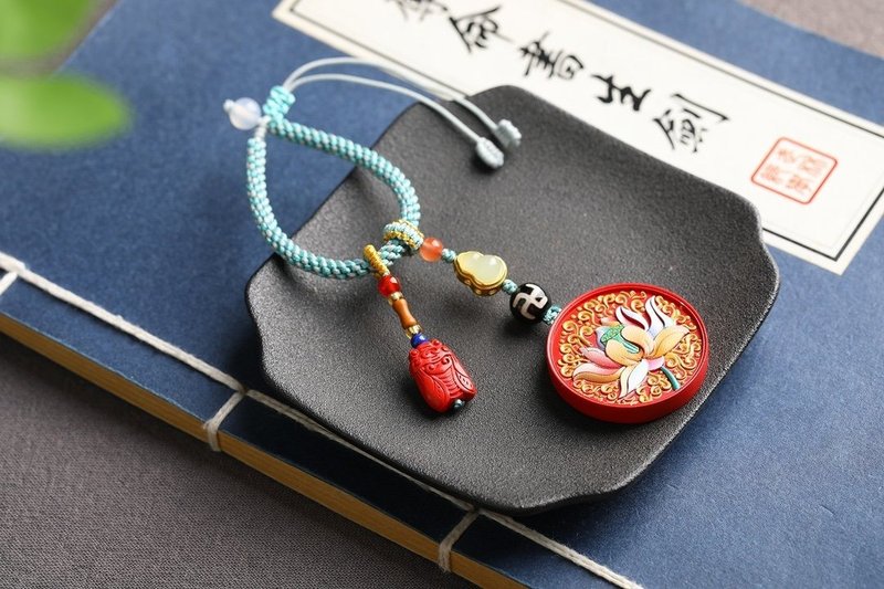 天然原礦硃砂精品紅砂彩繪蓮花包掛硃砂含量高達95以上 - 鑰匙圈/鑰匙包 - 寶石 