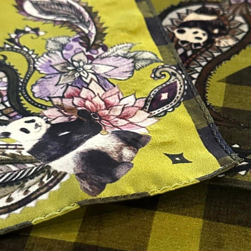 50cm角_silkscarf_シャンシャンペイズリー柄のシルクスカーフ　ChristalART - 絲巾 - 其他材質 金色