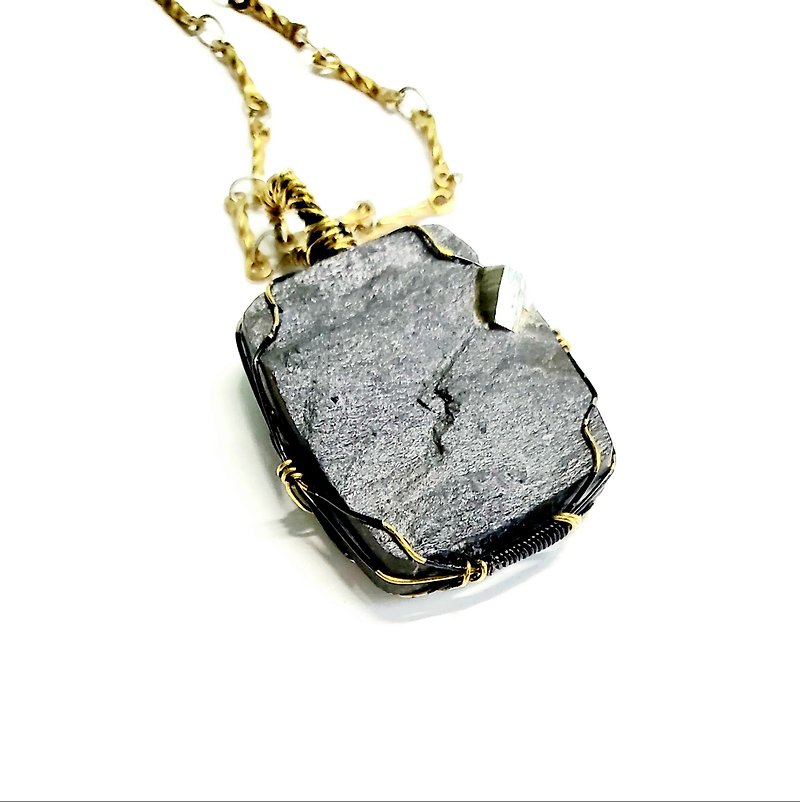Hand made natural pyrite pendant with brass chain (with certificate) - สร้อยคอ - เครื่องเพชรพลอย 