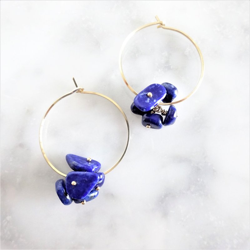 14kgf * Lapis lazuli flowers hoop pierce ear needle type adjustable earlobe - ต่างหู - เครื่องเพชรพลอย สีน้ำเงิน