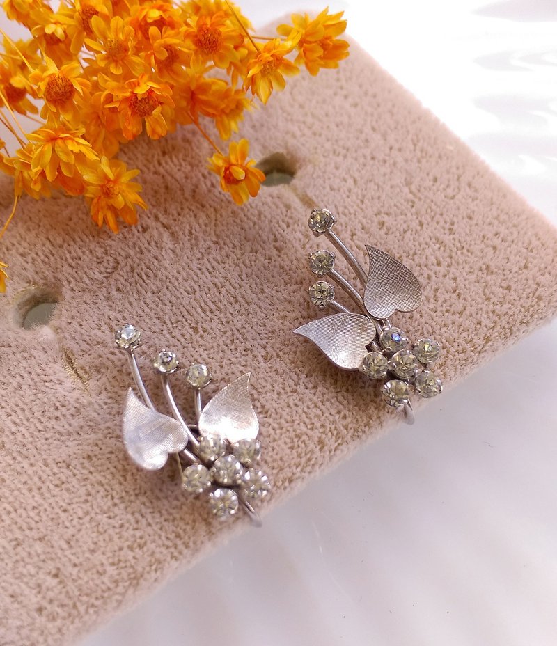 [ウエスタンアンティークジュエリー/オールドエイジ]クレメンツファインラブシルバーリーフボルトピアス - ピアス・イヤリング - 金属 シルバー