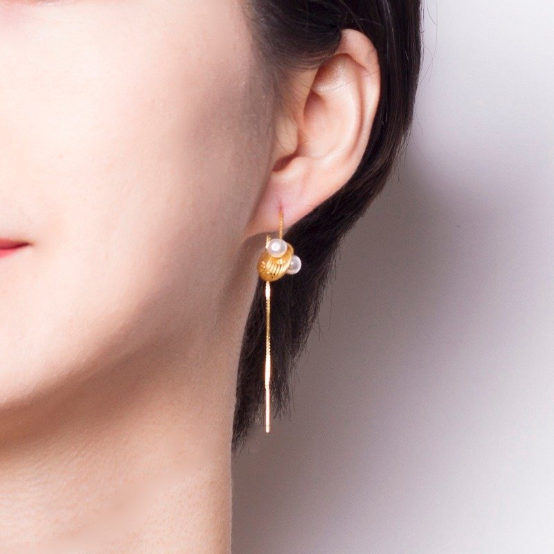 YUNSUO-original design-long earring with twisted circles and pearl - Earrings & Clip-ons - Other Metals Gold
