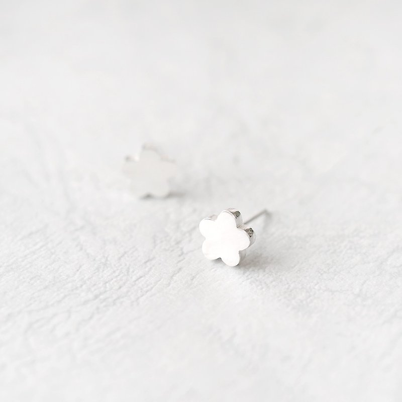 Mini Flower Earrings Silver925 - 耳環/耳夾 - 其他金屬 銀色
