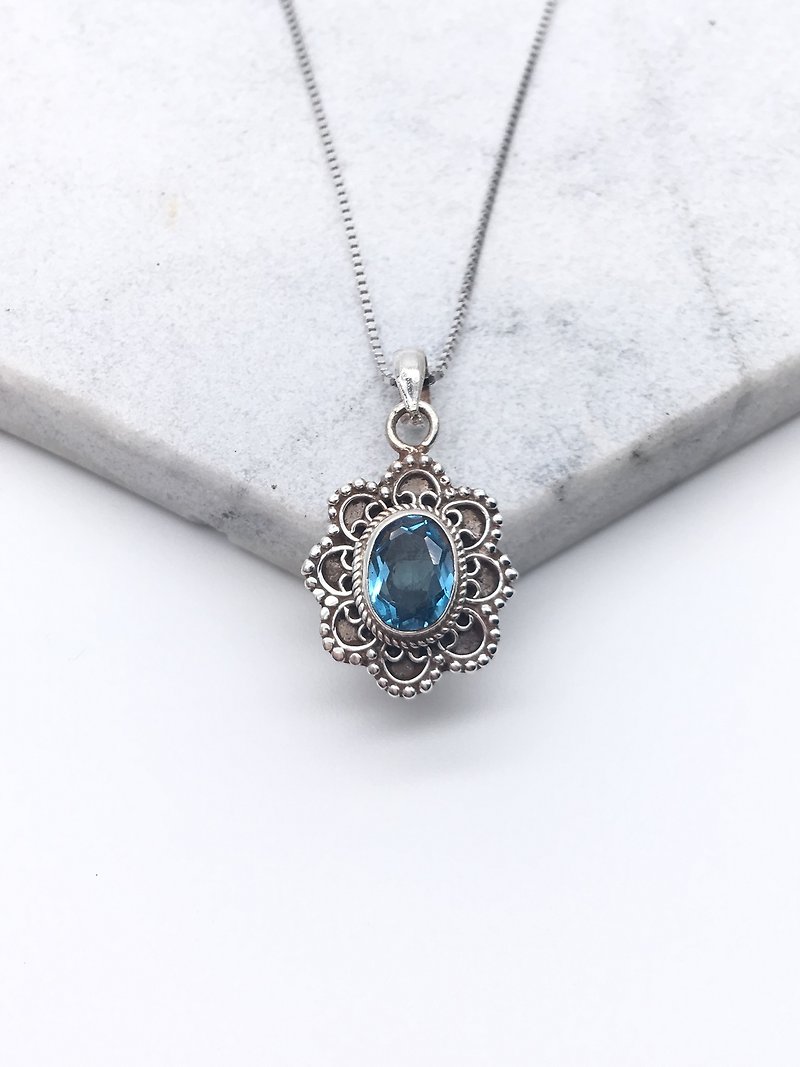 藍托帕石925純銀典雅花朵項鍊 尼泊爾手工鑲嵌製作 - 項鍊 - 寶石 藍色