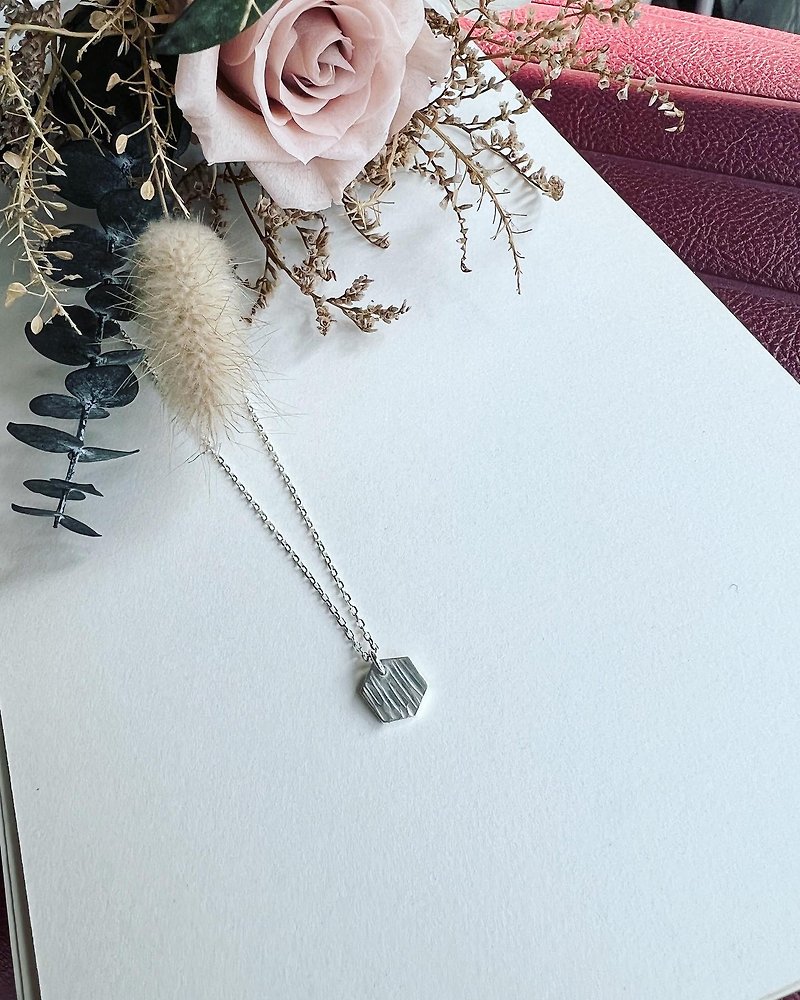 Mini Hexagon / Sterling Silver Necklace / Màn Craft - สร้อยคอ - เงินแท้ สีเงิน