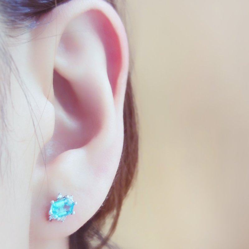 Twinkle Long Hexagon Swiss Blue Topaz 18KW Plated Silver Earrings - ต่างหู - เครื่องประดับพลอย สีน้ำเงิน