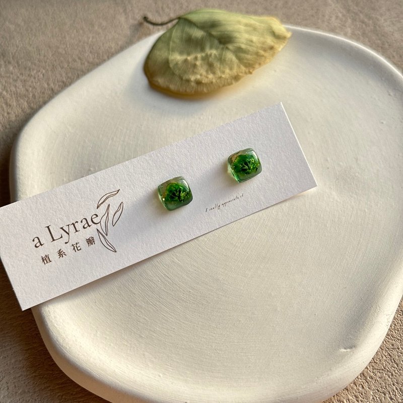 耳針式耳環 手作 鍍14k金 簡約飾品 遇見幸福的翠綠滿天 - 耳環/耳夾 - 其他材質 綠色