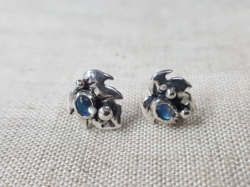 |Morning Dew| Moonstone. Sterling silver ear pins. earrings. ear studs - ต่างหู - เงินแท้ สีเงิน