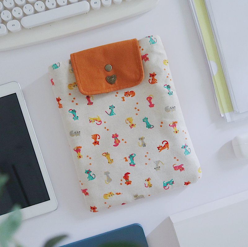 貓咪咖啡廳 iPad 保護袋 鋪棉手工包 平板收納袋 - 平板/電腦保護殼/保護貼 - 棉．麻 橘色
