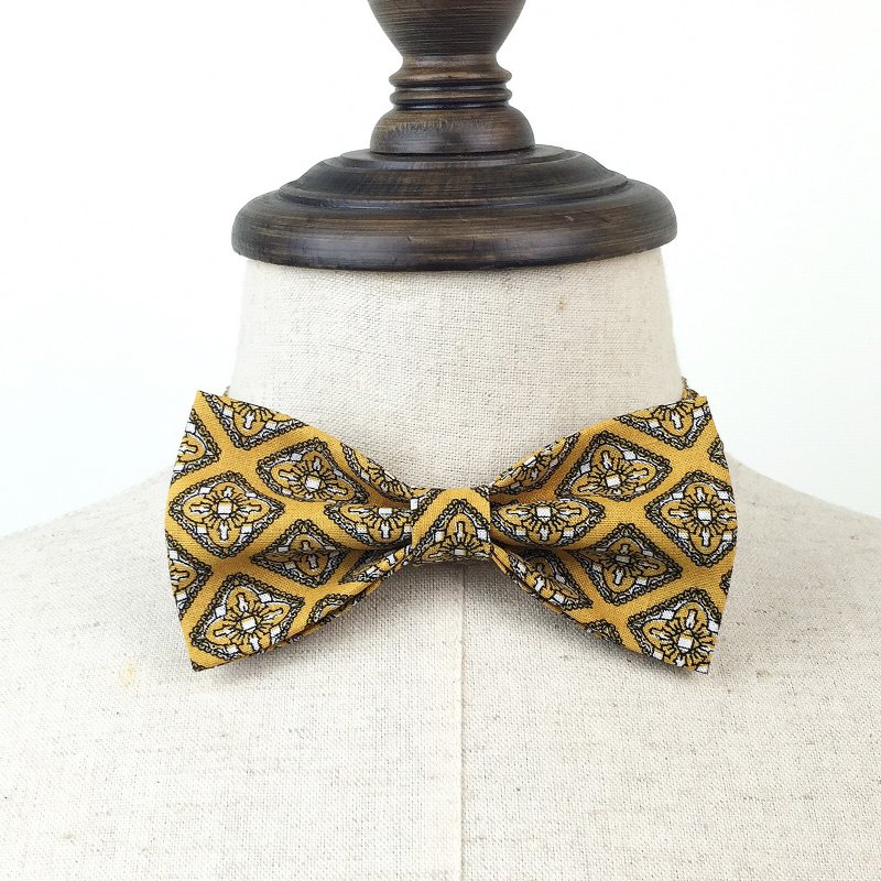 Retro yellow classical window grilles series of hand-tie Bow Tie Wedding Events Performing props - เนคไท/ที่หนีบเนคไท - ผ้าฝ้าย/ผ้าลินิน สีเหลือง