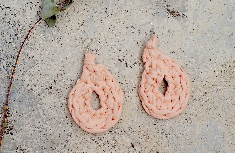 Handmade pink woven earrings imported 925 white fungus hook - ต่างหู - หนังแท้ สีส้ม