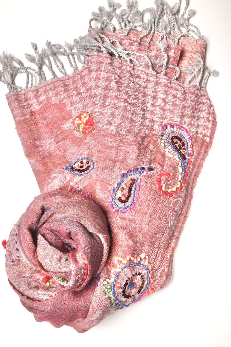 [Christmas Gift Box] Beaded Cashmere boiled wool embroidery scarf shawl dry rose pink sheer yarn - ผ้าพันคอถัก - ขนแกะ สึชมพู