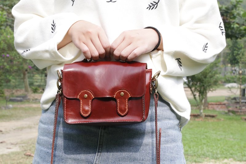 Yichuang Xiaojian | Hand-sewn Oil Wax Leather Mini Cambridge Bag Crossbody Shoulder Bag - กระเป๋าคลัทช์ - หนังแท้ 