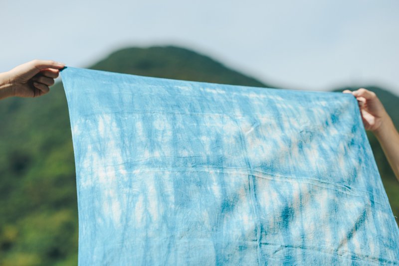 【哈腓拉傳承工作坊】藍染方巾 - 絲巾 - 棉．麻 藍色