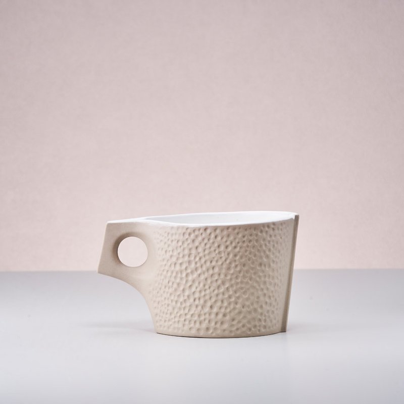 Damanman│ Roam L coffee cup/mug (light brown) - Mugs - Porcelain Khaki
