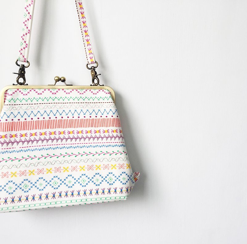Sun clasp frame bag/with chain/ cosmetic bag - Backpacks - Cotton & Hemp White