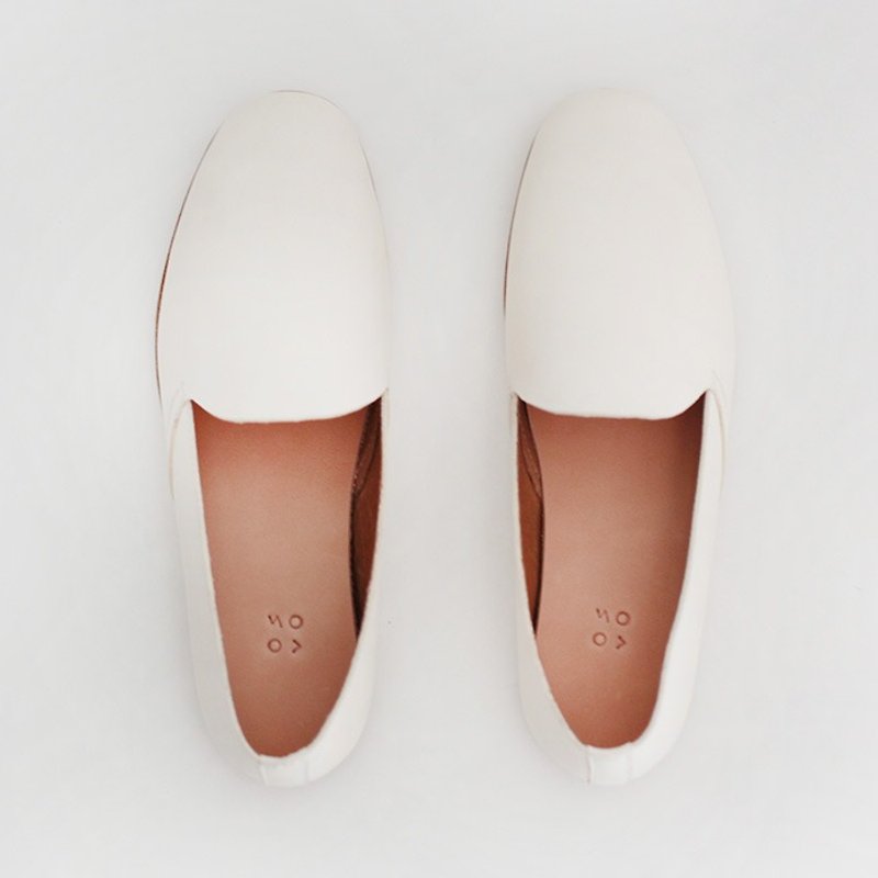 KOOW white minimalist Lok Fu shoes female loafer flat leather full leather wild leather shoes light shoes - รองเท้าลำลองผู้หญิง - หนังแท้ ขาว