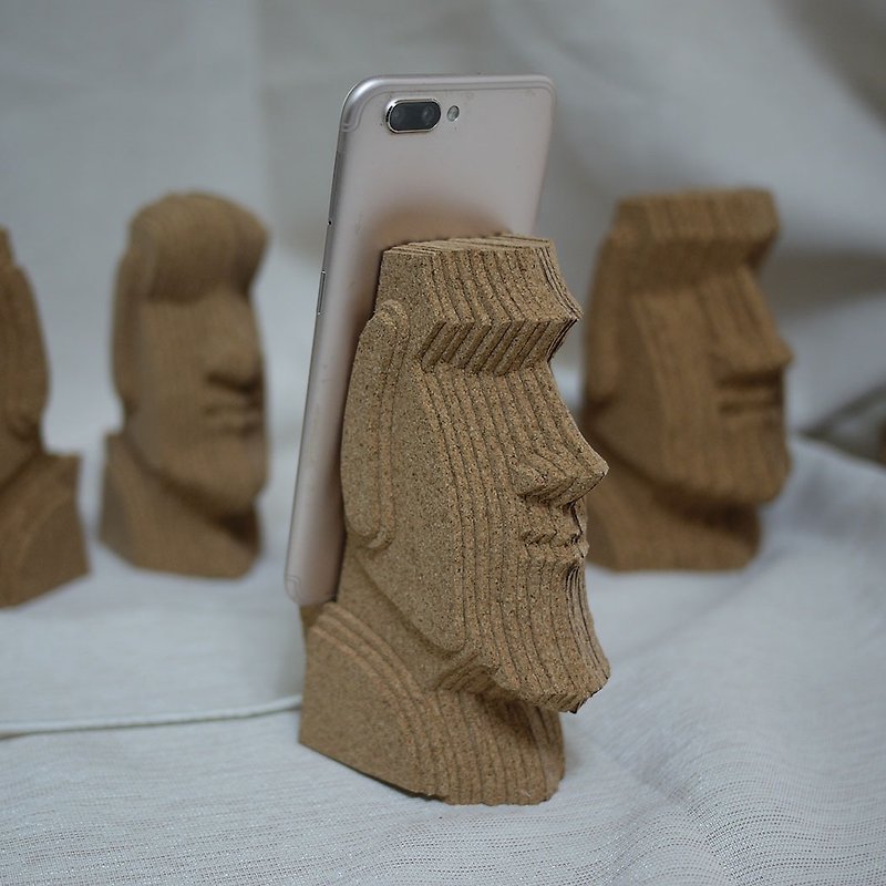 帥摩艾 Moai 巨石像 手機架 創意軟木堆疊 手作工藝品 療瘉小物 - 擺飾/家飾品 - 木頭 咖啡色
