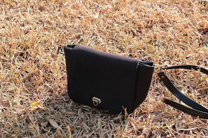 Chez. Urban series designer personalized bag Laila small shoulder-Midnight Black - กระเป๋าแมสเซนเจอร์ - เส้นใยสังเคราะห์ สีดำ