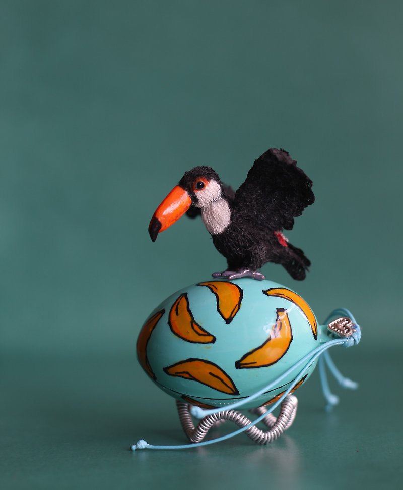 Miniature bird - Toucan Toco . Realistic animals . Dollhouse miniatures - 公仔模型 - 繡線 黑色
