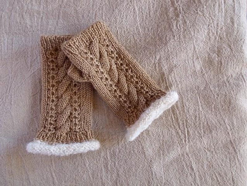 アルパカウールで編んだアラン模様の指なしミトン・キャメル - 女毛衣/針織衫 - 其他材質 卡其色