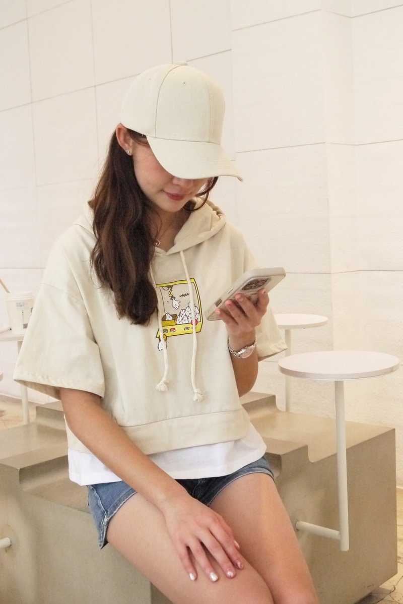 麻糬兔娃娃機-層次感短版帽T(奶油杏) - 女 T 恤 - 棉．麻 黃色