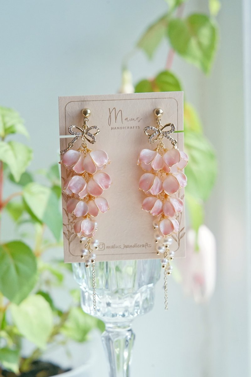 鈴蘭 • 珠光粉紅 - 手工樹脂耳環飾品新年禮物 - 耳環/耳夾 - 樹脂 粉紅色