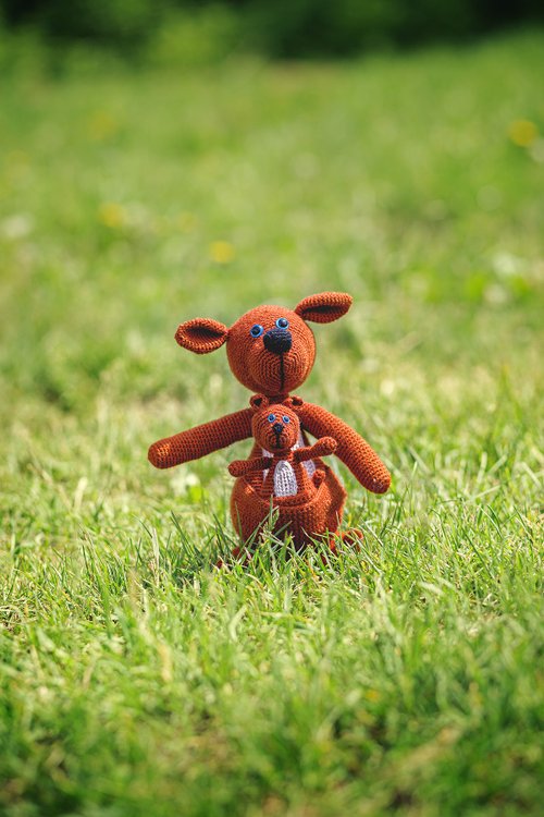 赤ちゃんとカンガルー、カンガルーかぎ針編み、カンガルーニット、母の