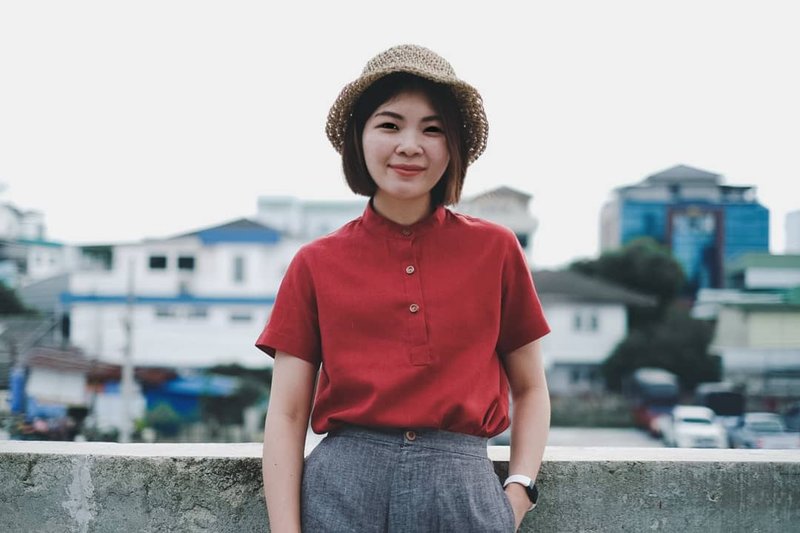 Taru Shorto Shirt : red - เสื้อผู้หญิง - ผ้าฝ้าย/ผ้าลินิน สีแดง